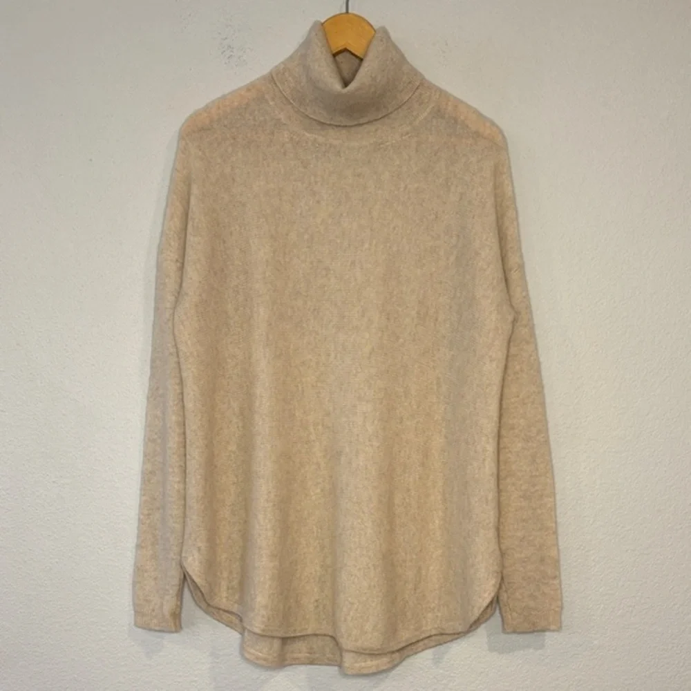 Elorie 100% cashmere turtleneck sweater longer length rounded hemline oatmeal M